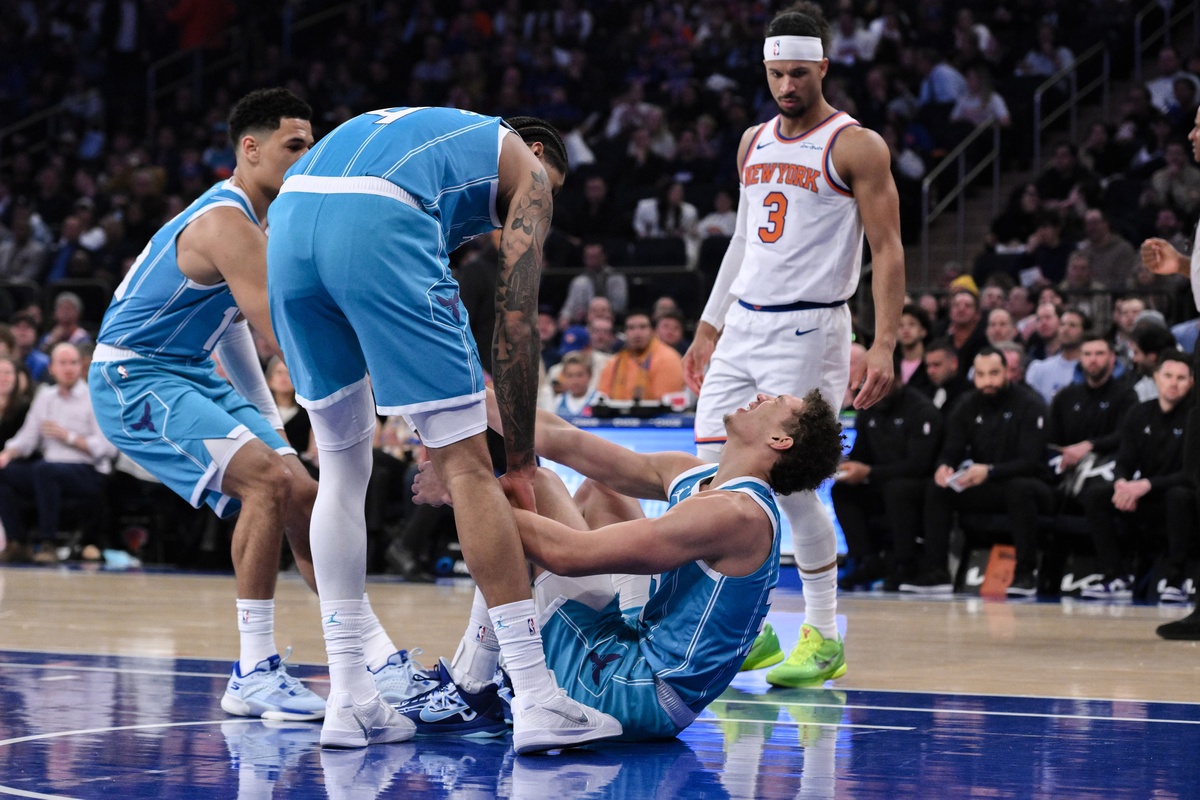 Tidjane Salaün avec les Hornets