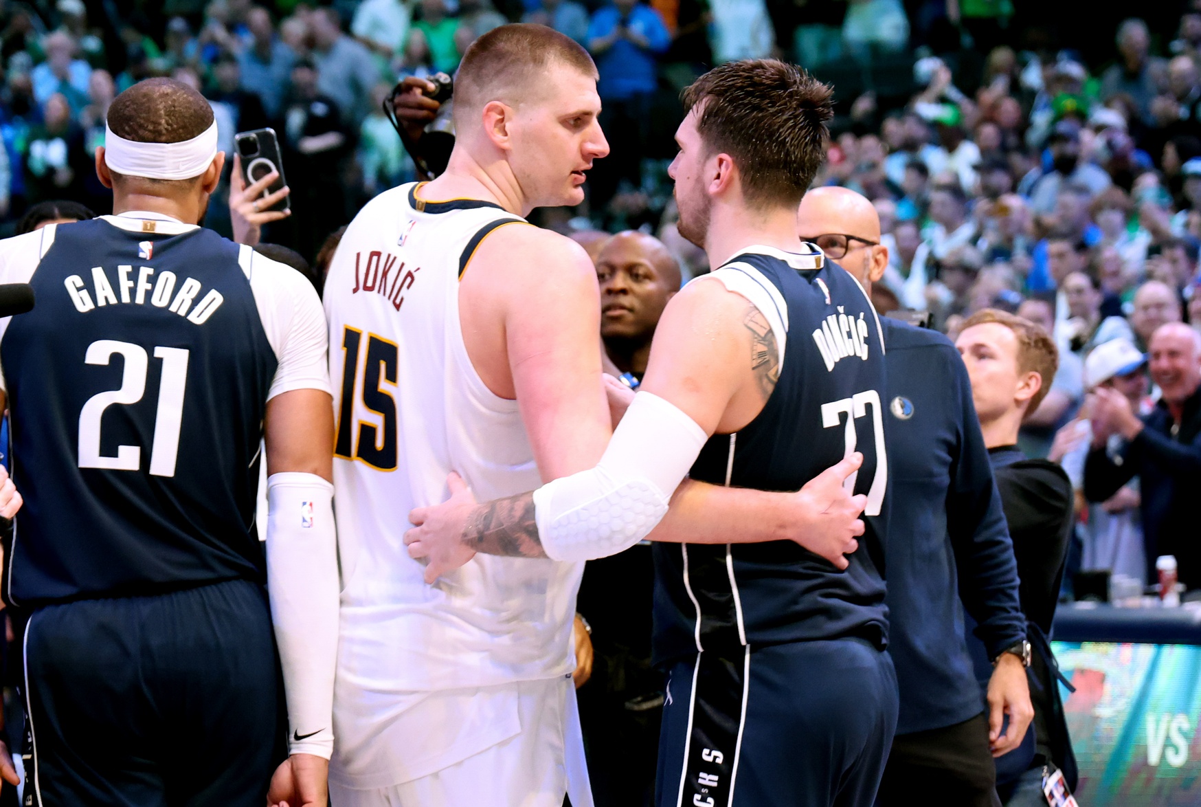Nikola Jokic et Luka Doncic