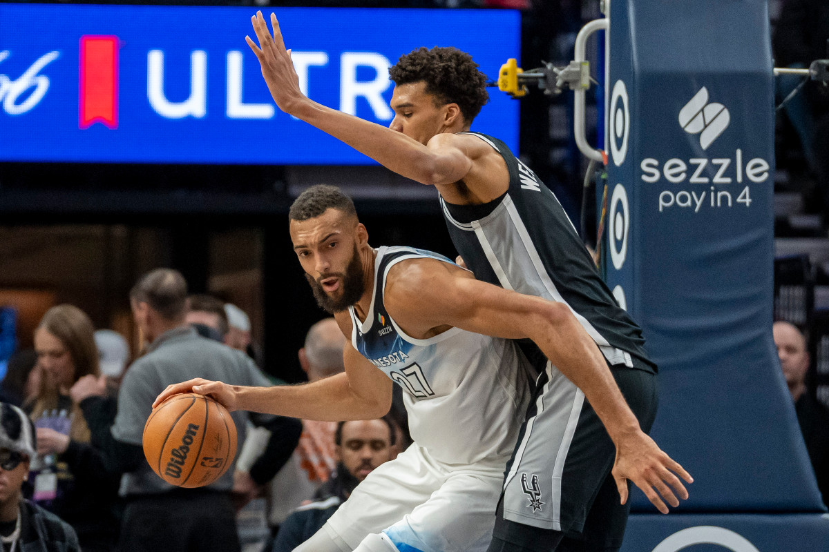 Victor Wembanyama et les Spurs face aux Wolves