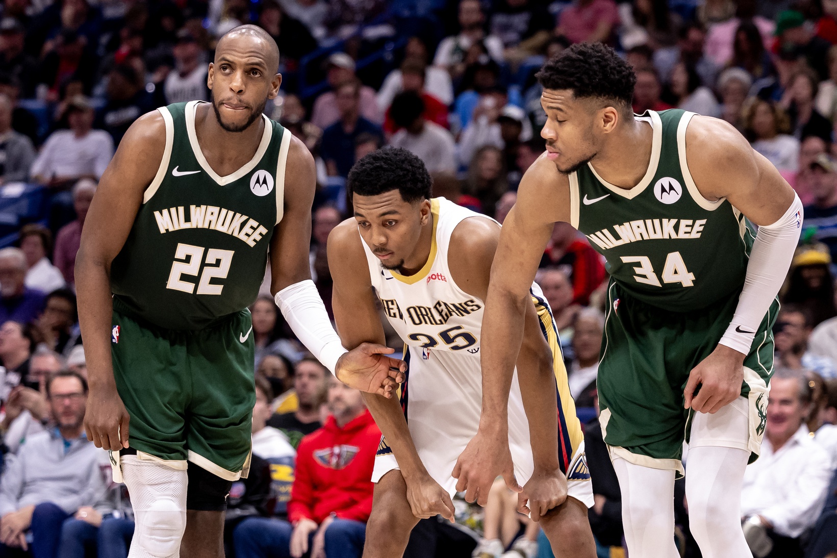 Khris Middleton et Giannis Antetokounmpo