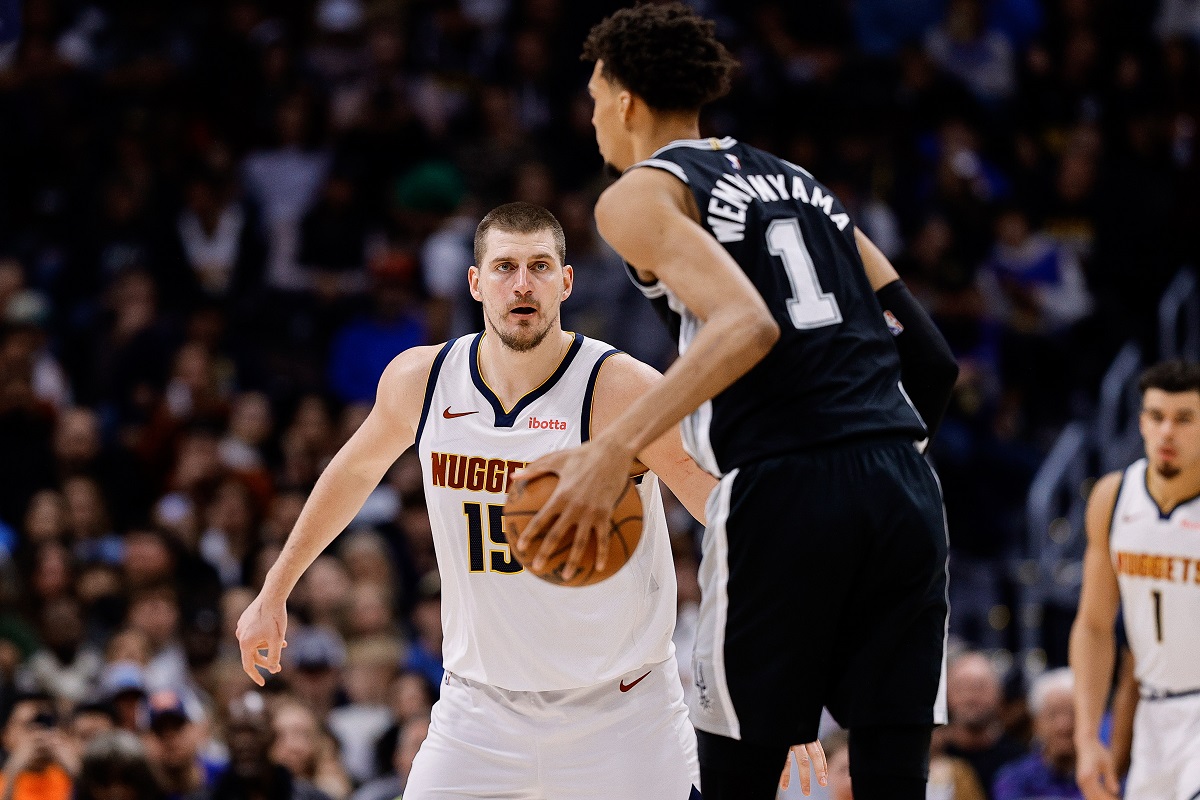 Nikola Jokic (Nuggets) face à Victor Wembanyama (Spurs)