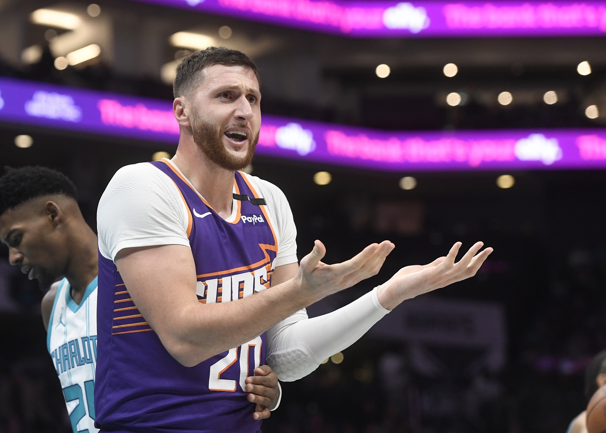 Jusuf Nurkic (Suns) contre les Hornets