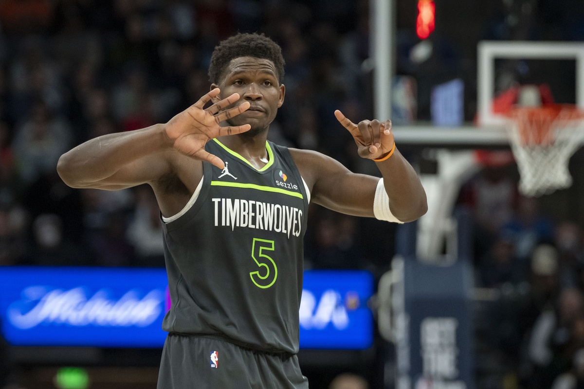 Anthony Edwards et les Wolves