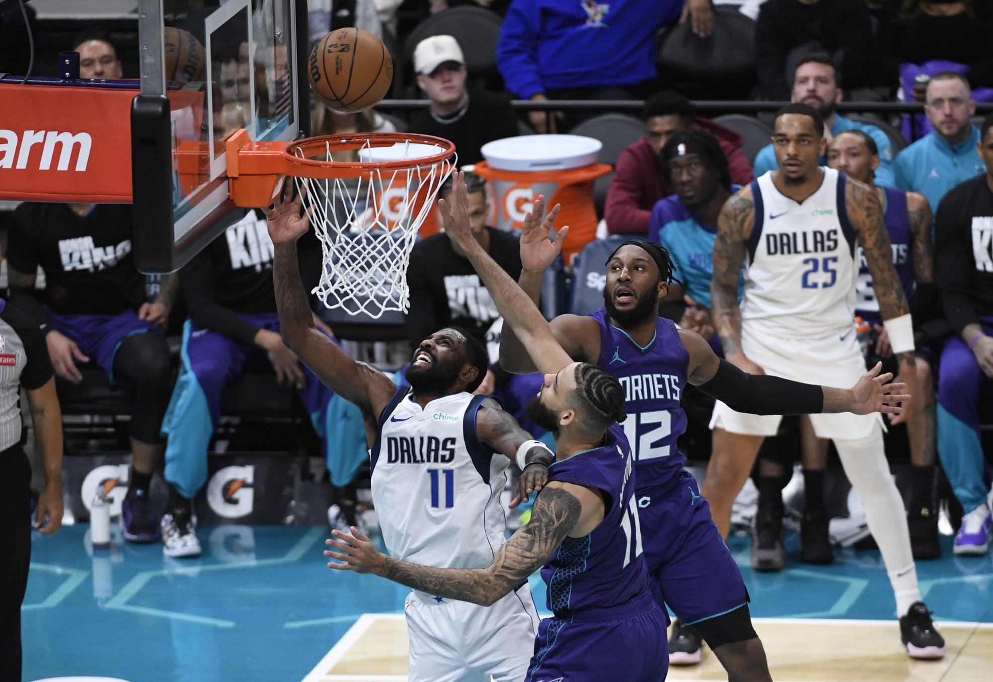 Les Hornets face aux Mavericks