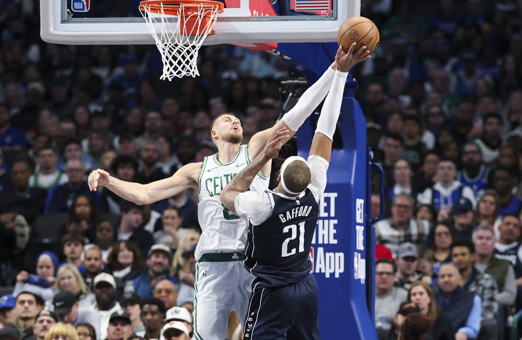 Kristaps Porzingis et les Celtics face aux Mavericks