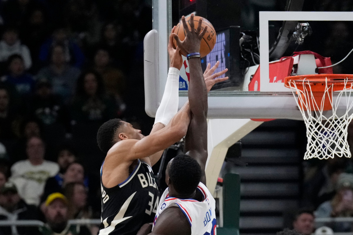 Giannis Antetokounmpo face aux Sixers