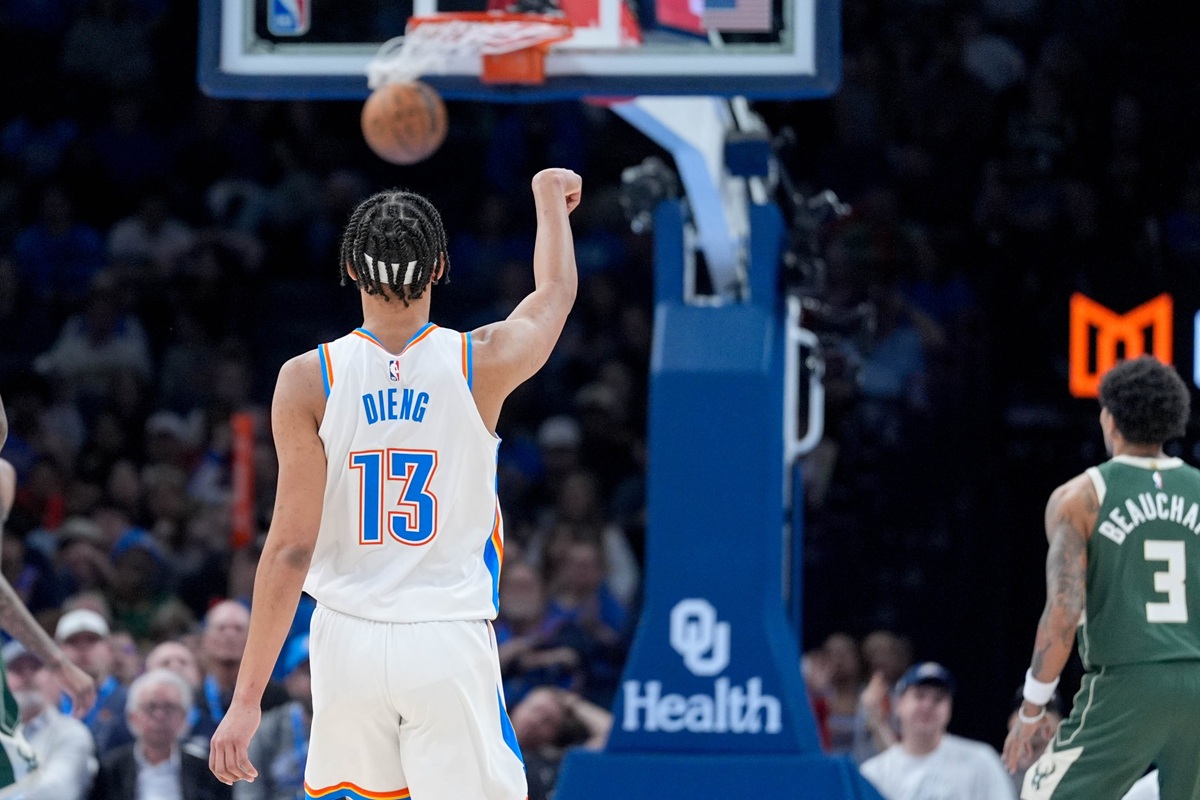 Ousmane Dieng (Oklahoma City Thunder) contre les Milwaukee Bucks