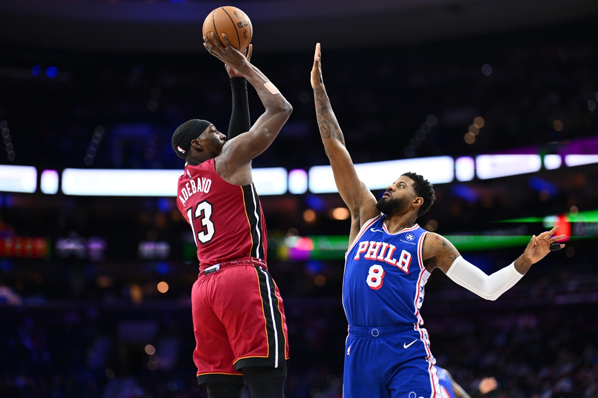 Bam Adebayo (Heat) face à Paul George (Sixers)