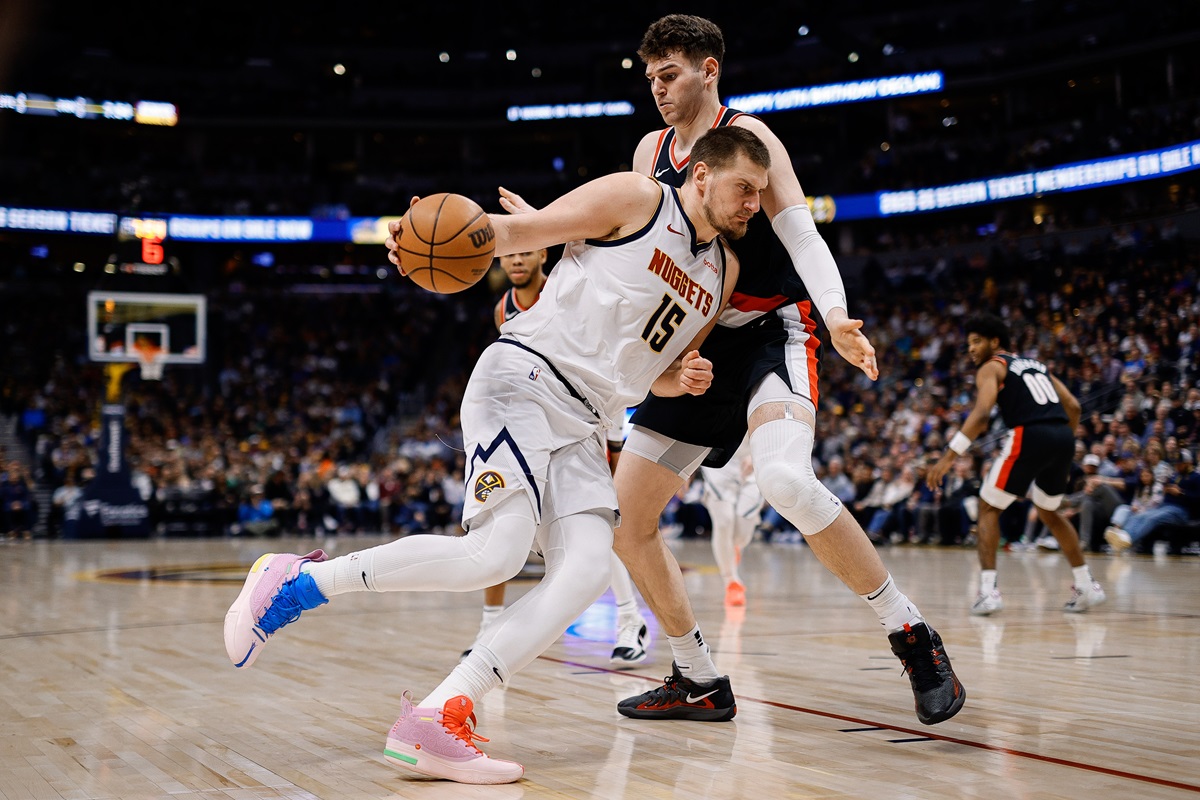 Nikola Jokic et Donovan Clingan