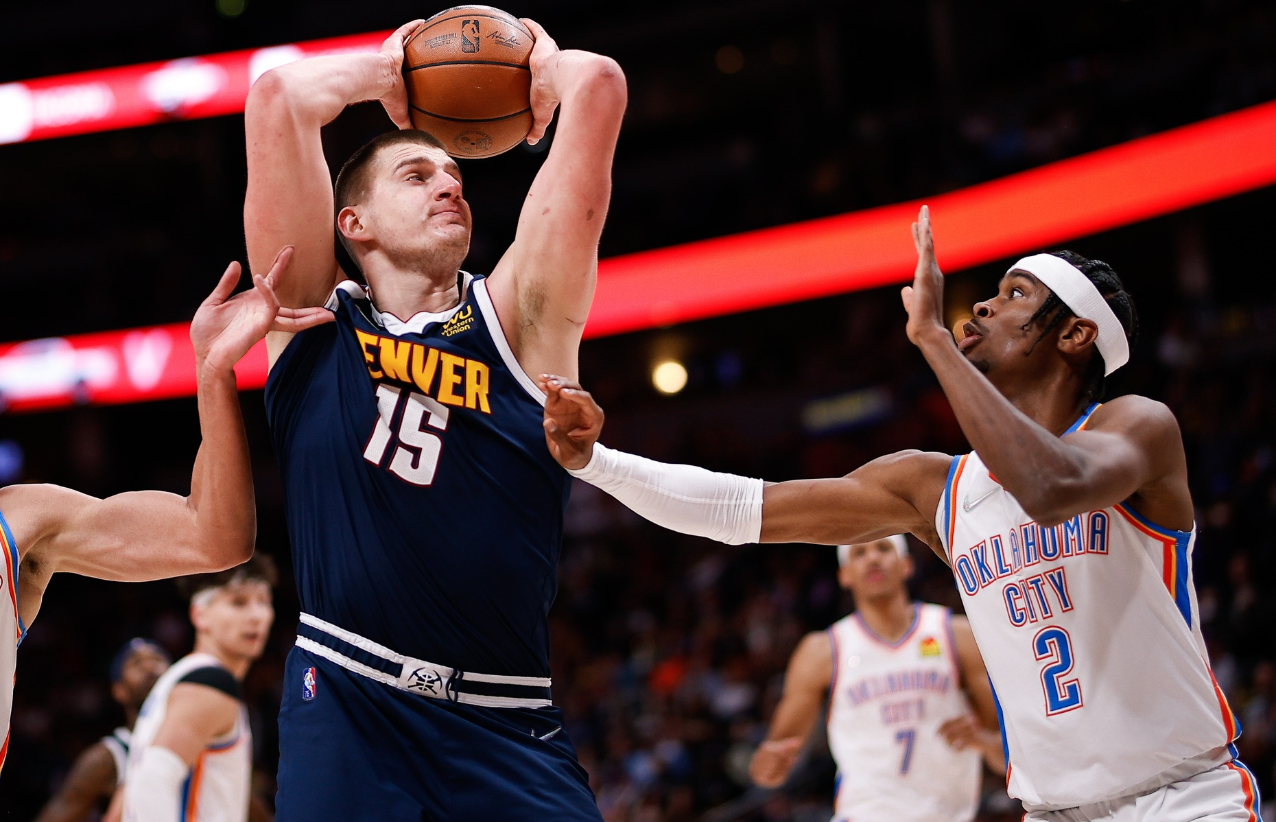 Nikola Jokic et Shai Gilgeous-Alexander dans les All-NBA Teams