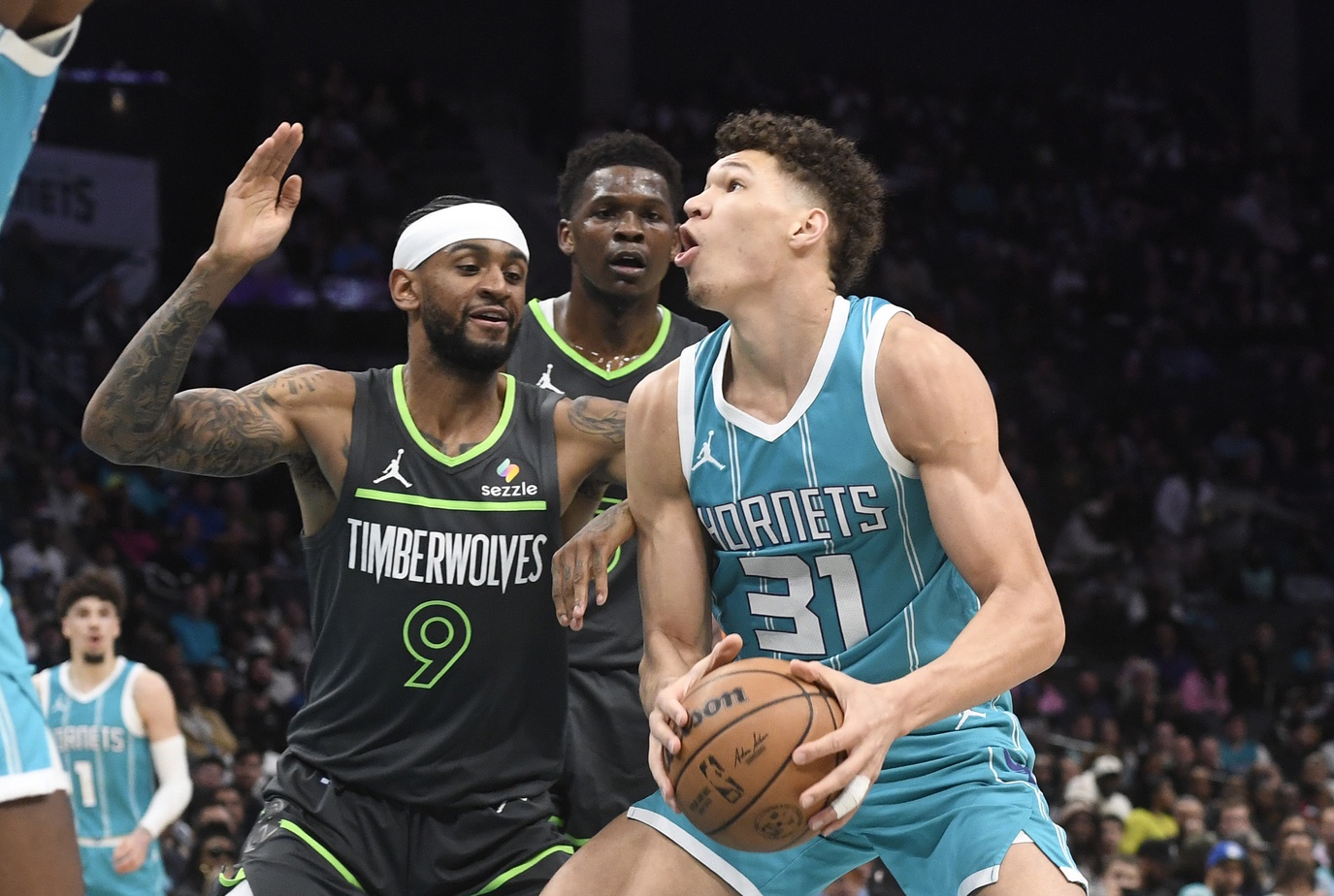 Tidjane Salaün avec les Hornets