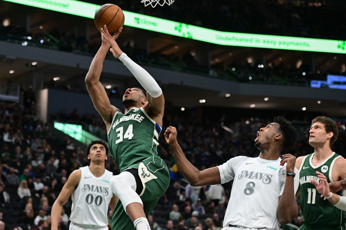 Giannis Antetokounmpo et les Bucks face aux Mavericks