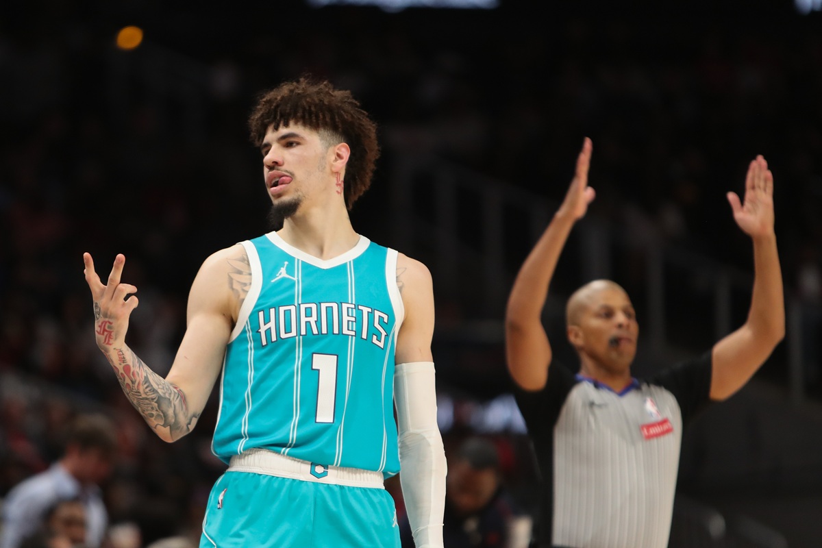 LaMelo Ball (Hornets) contre les Hawks