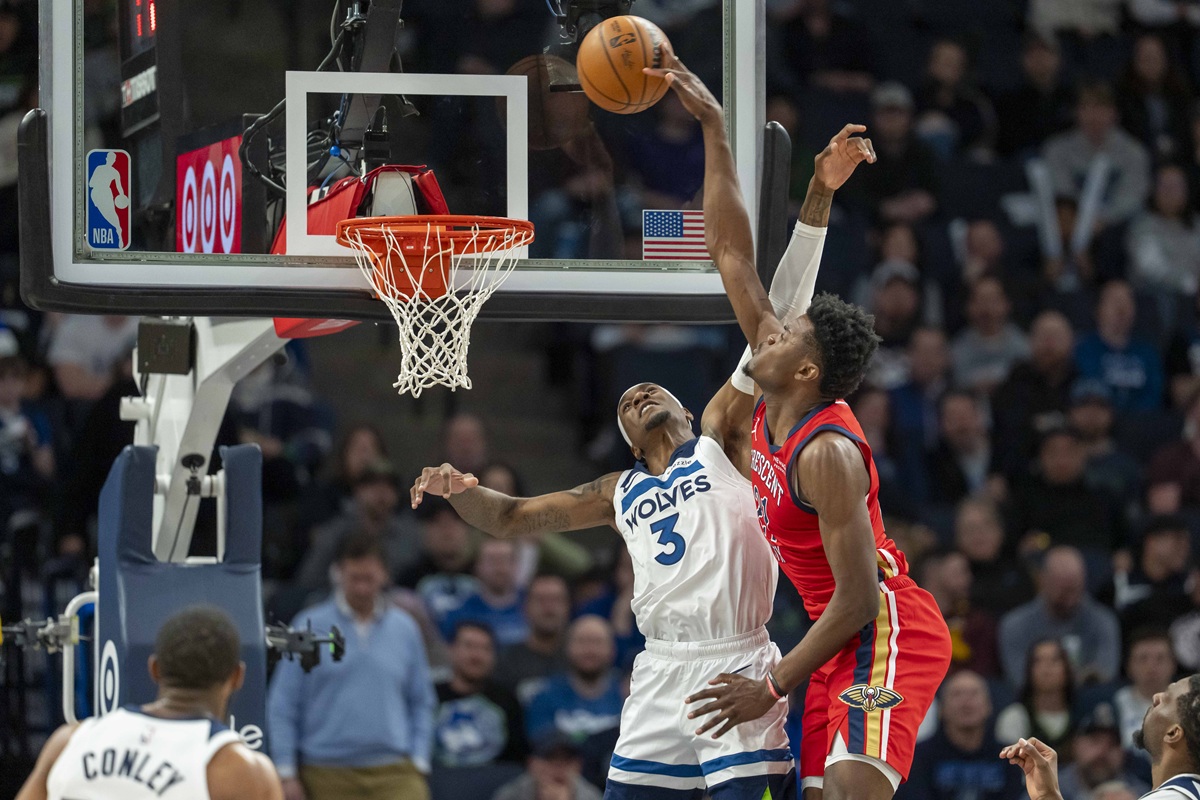 Yves Missi (Pelicans) contre les Timberwolves