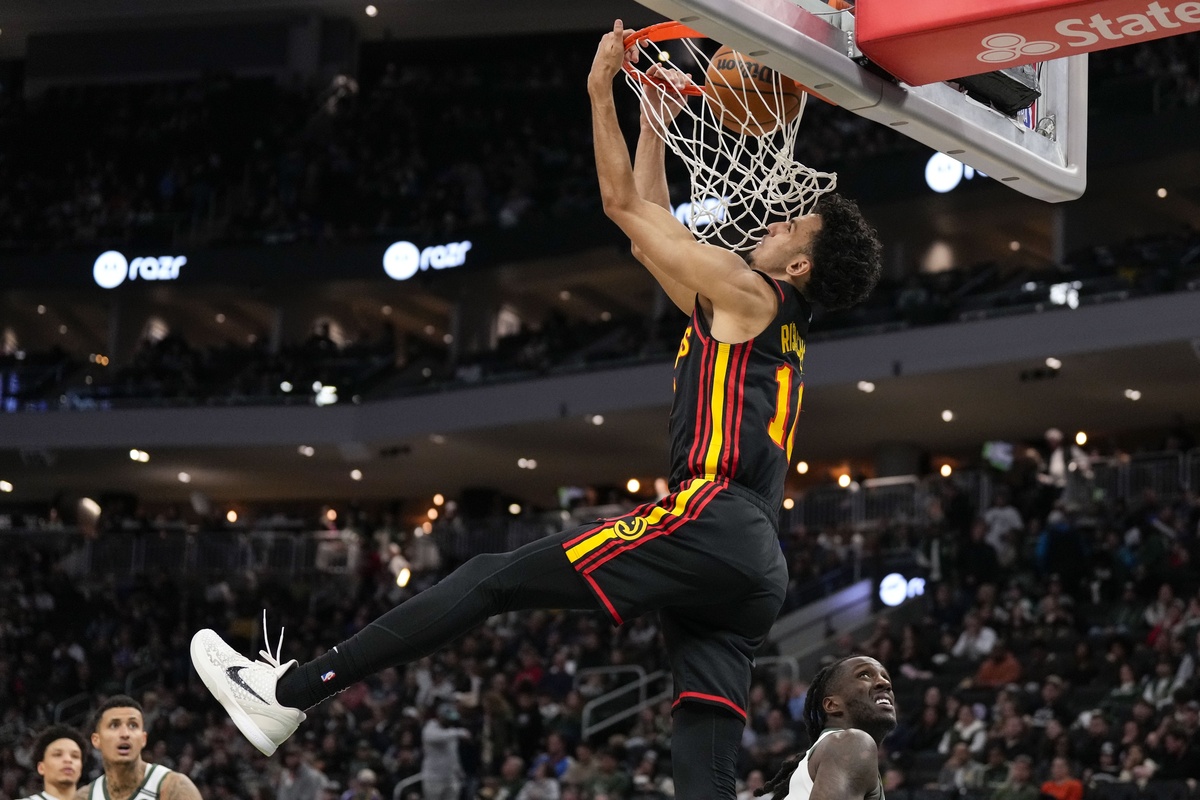 Zaccharie Risacher avec les Hawks