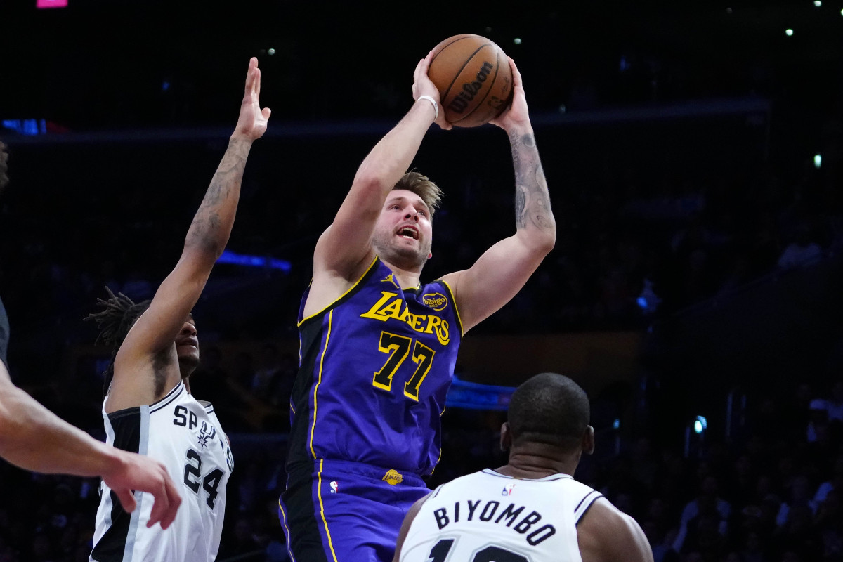 Luka Doncic et les Lakers face aux Spurs