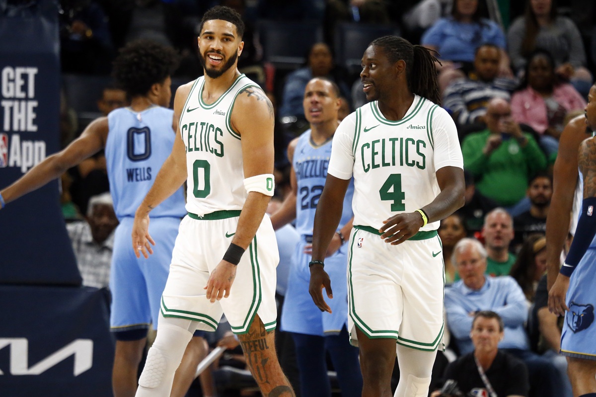 Jayson Tatum et Jrue-Holiday (Celtics) contre les Grizzlies