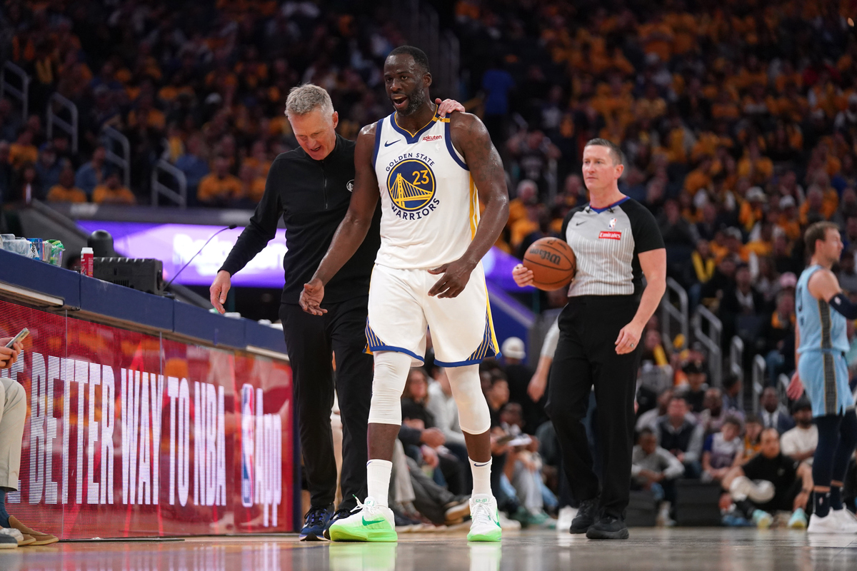 Steve Kerr avec Draymond Green et les Warriors
