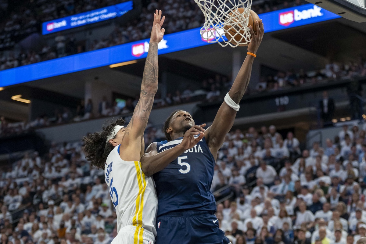 Anthony Edwards et les Wolves
