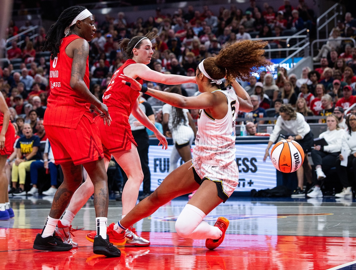 Caitlin Clark et Angel Reese