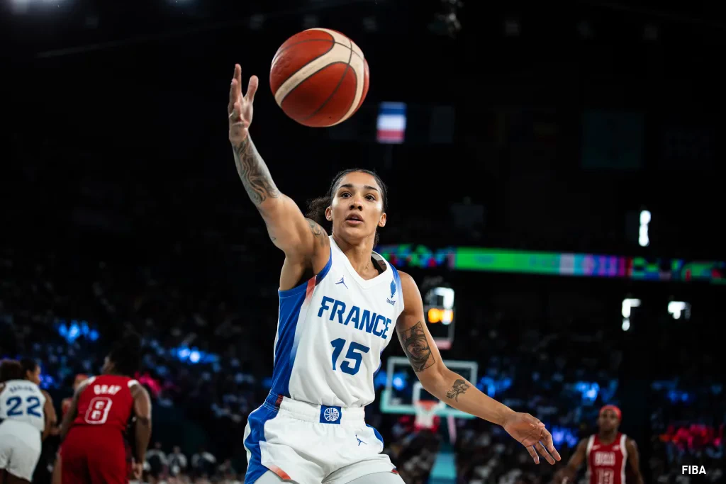 Gabby Williams avec l'Equipe de France
