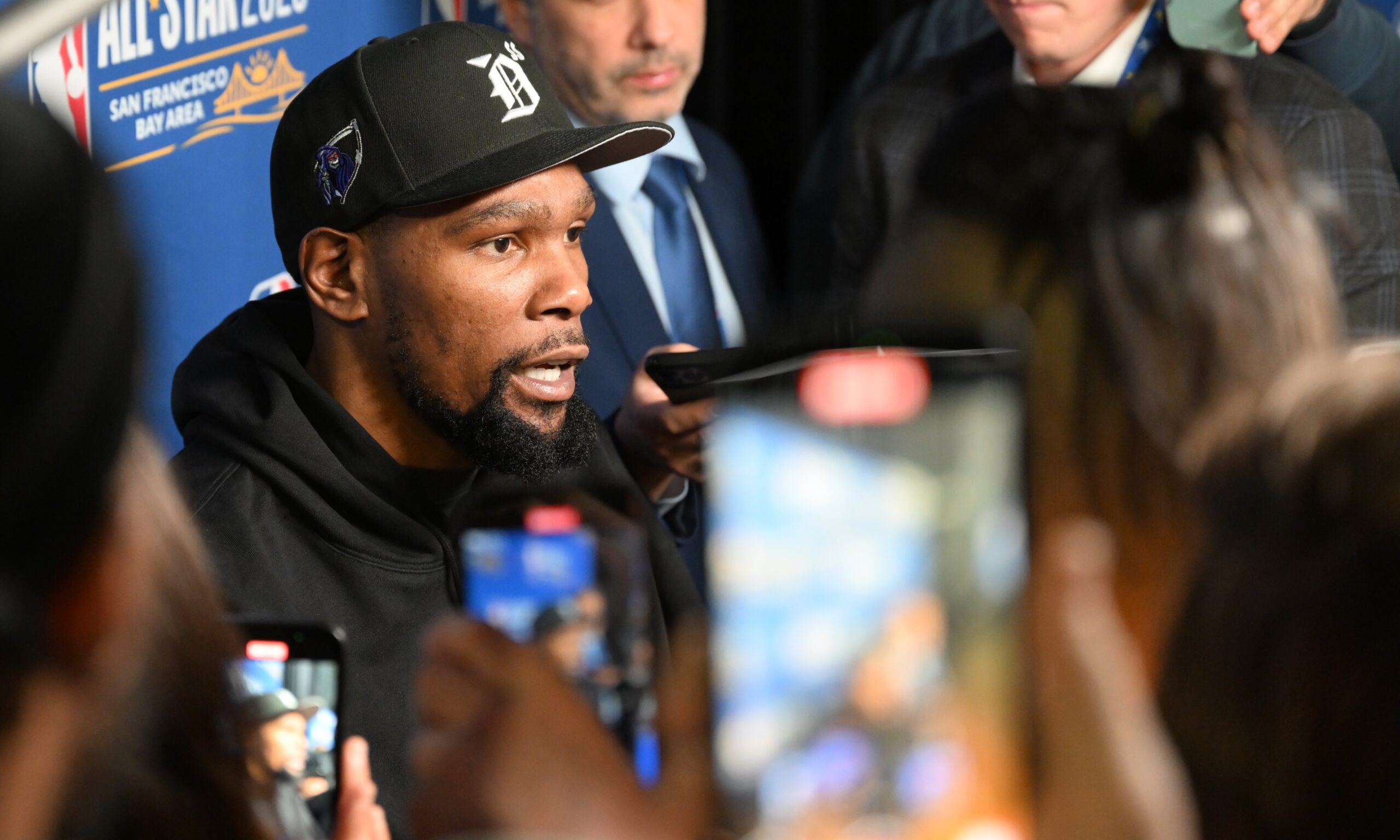 Kevin Durant avec la presse