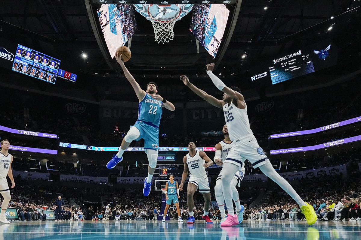 Vasilije Micic avec les Hornets