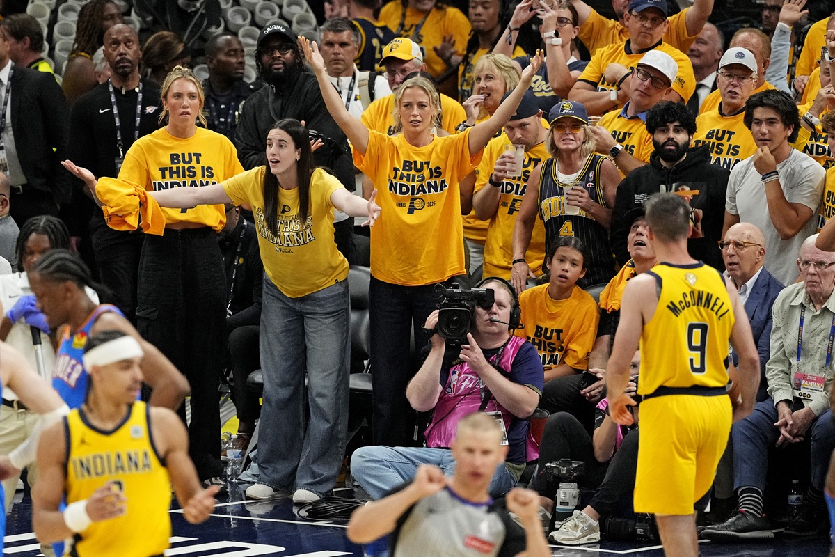 Caitlin Clark (Pacers) dans le public lors du Game 3 des FInals contre le Thunder