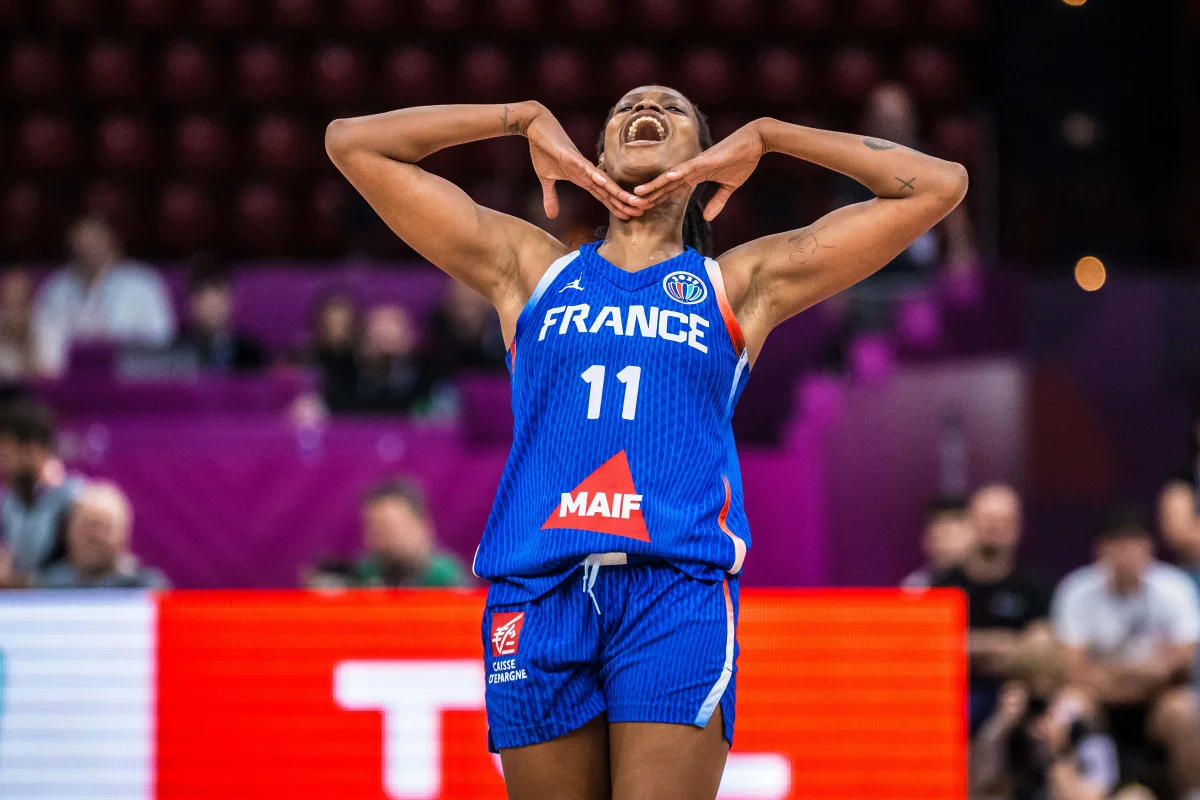 Valériane Ayayi et les Bleues face à la Turquie