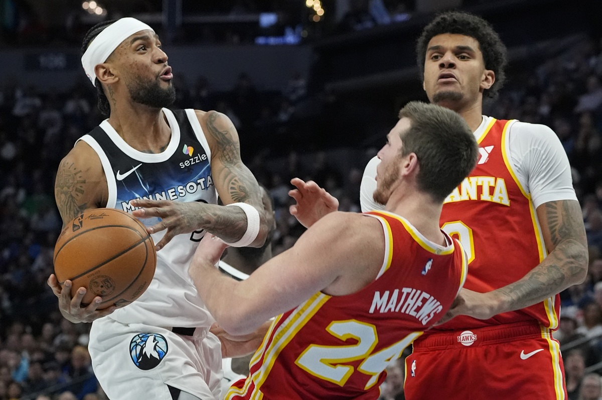 Nickeil Alexander-Walker (Wolves) contre les Hawks