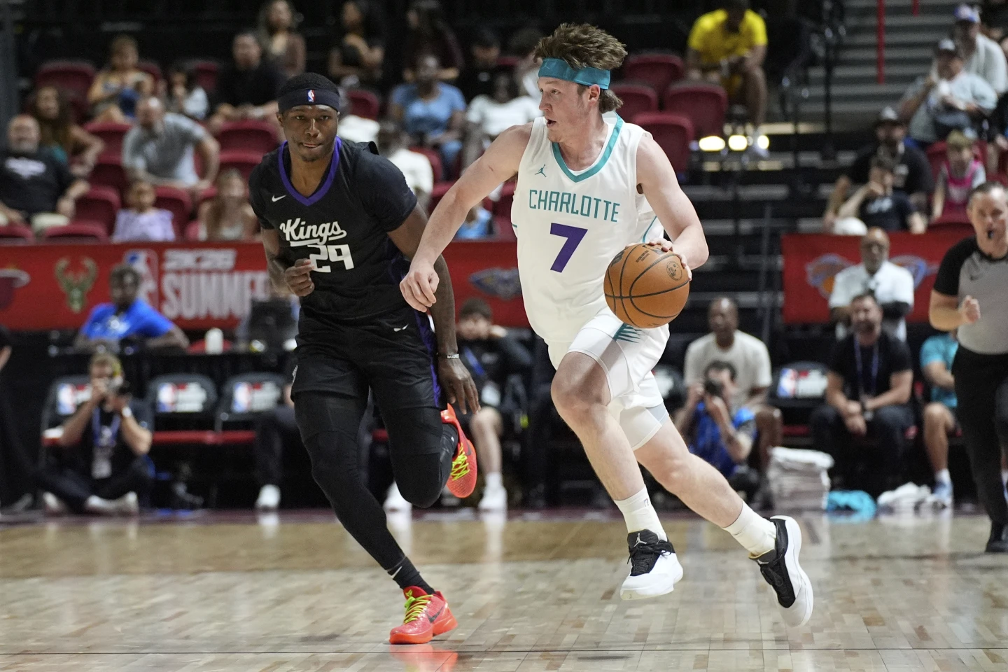 Kon Knueppel avec les Hornets