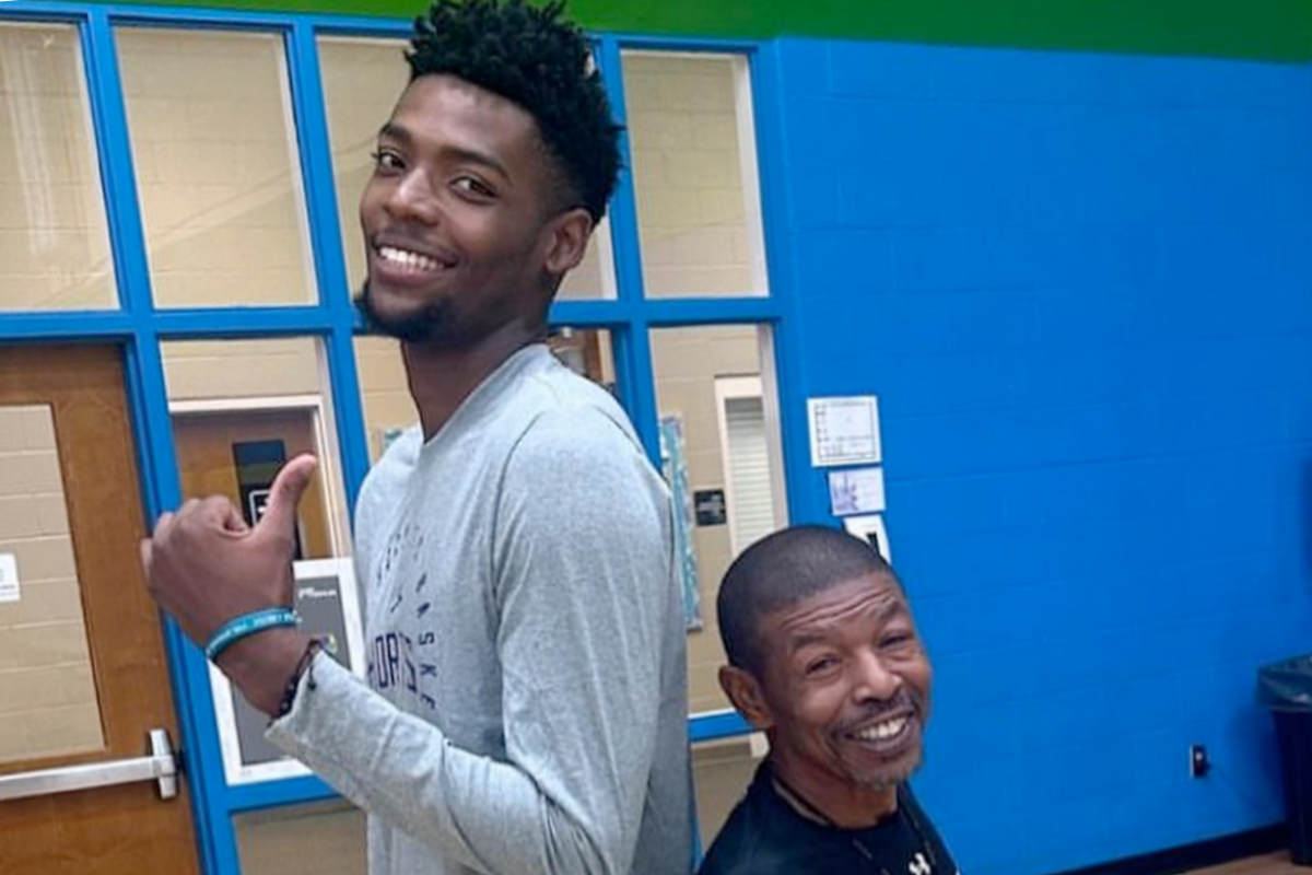 Brandon Miller et Muggsy Bogues