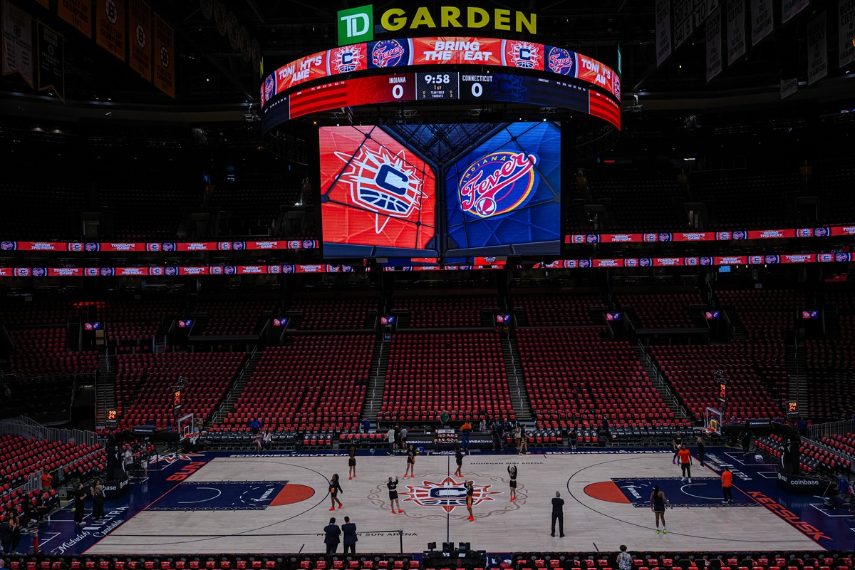 Un match entre le Connecticut Sun et l'Indiana Fever disputé au TD Garden de Boston, le 15 juillet 2025