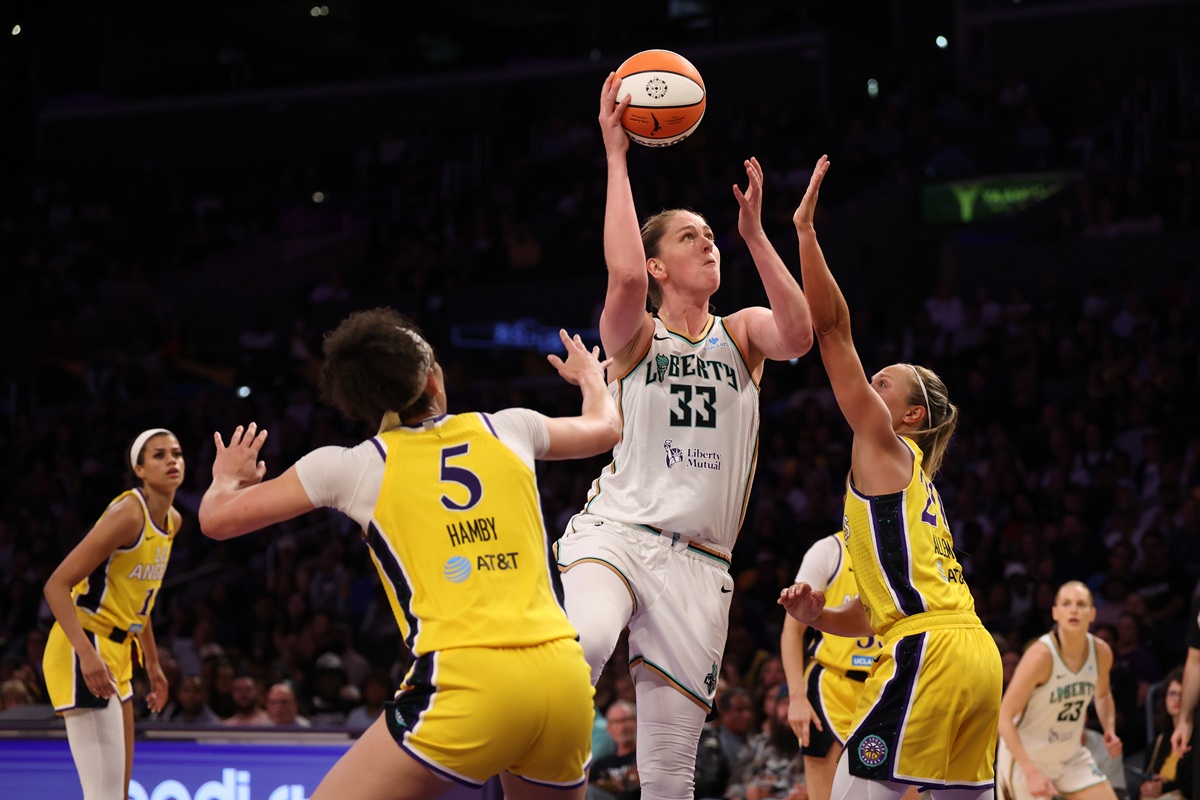 Emma Meesseman (Liberty) contre les Sparks