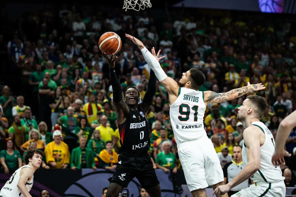 Dennis Schröder avec l'Allemagne