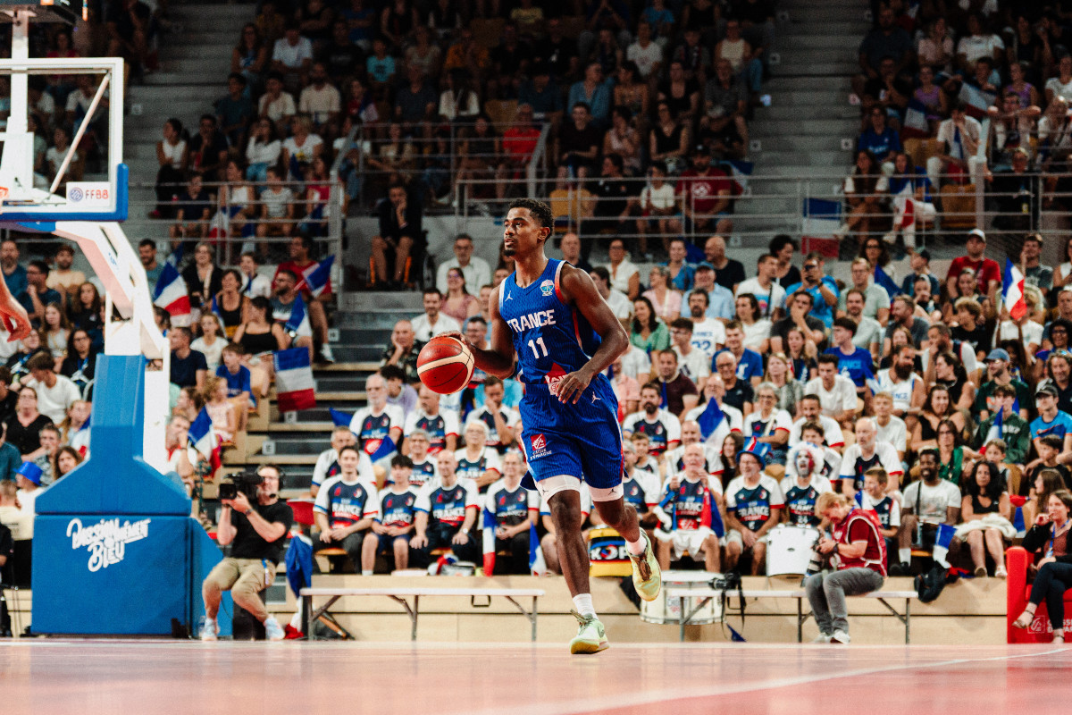 Théo Maledon avec l'Equipe de France