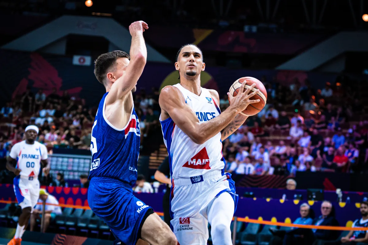 Zaccharie Risacher avec les Bleus