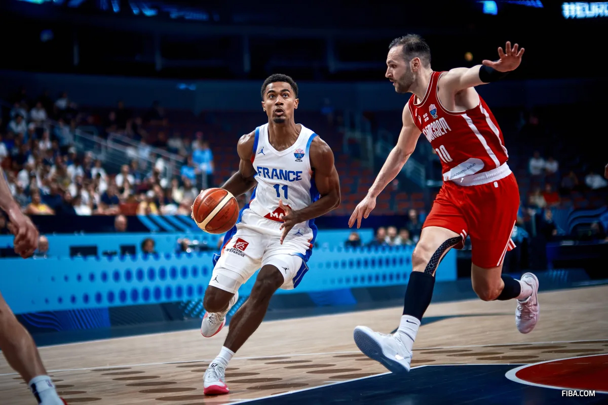 Théo Maledon avec l'Equipe de France