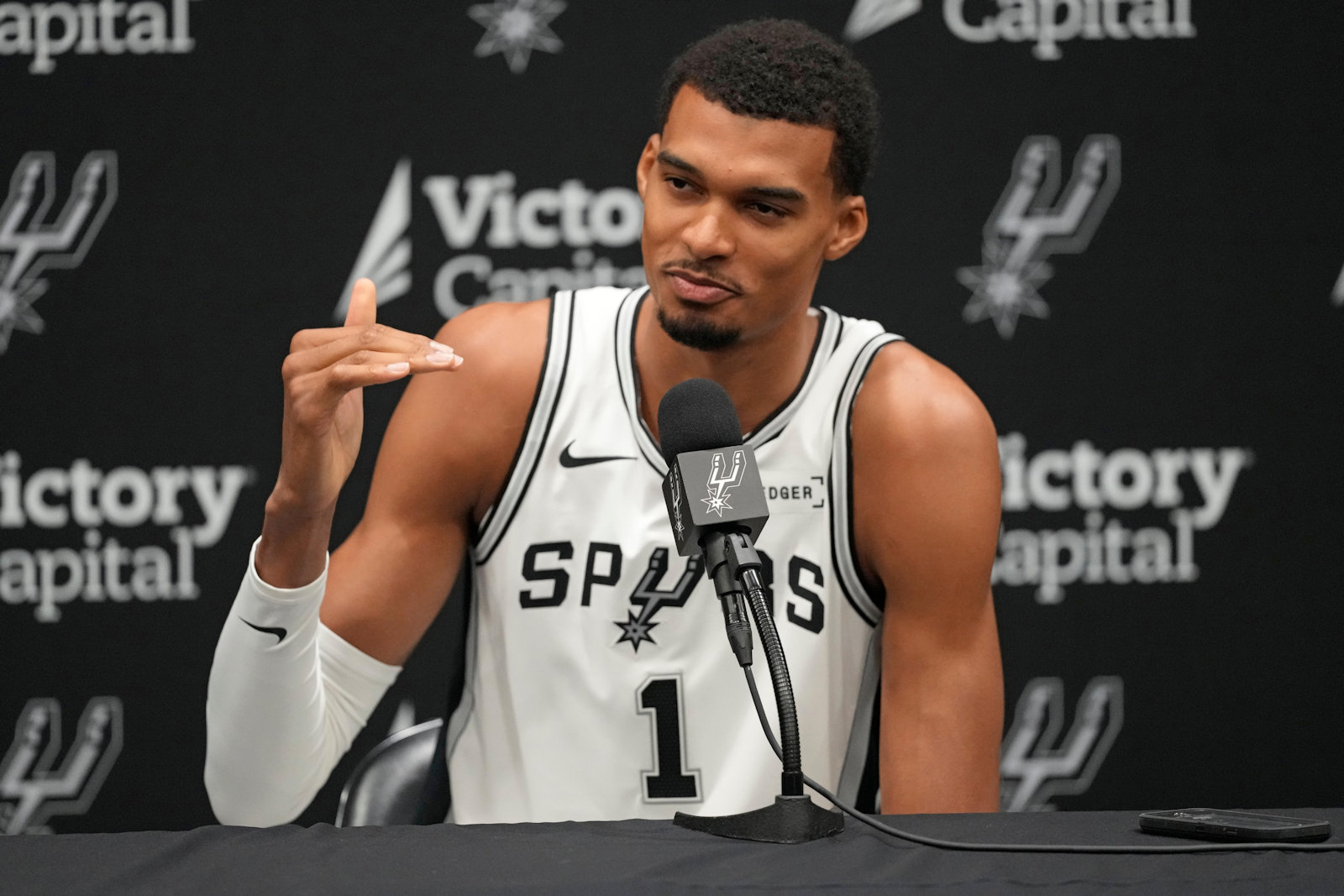 victor wembanyama taille