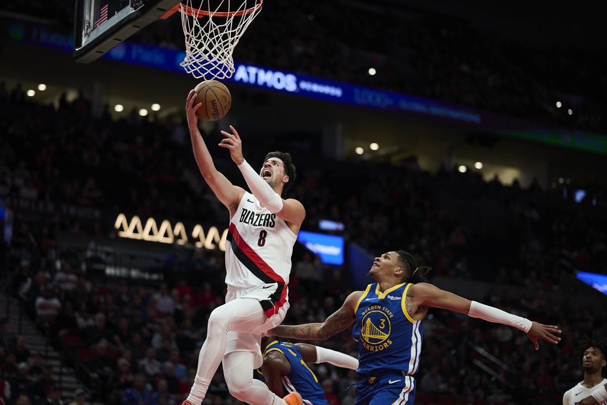 Deni Avdija (Blazers) contre les Warriors