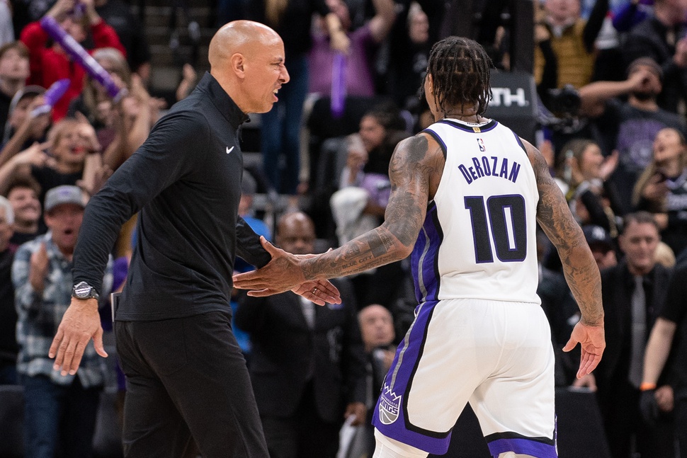 Doug Christie et DeMar DeRozan