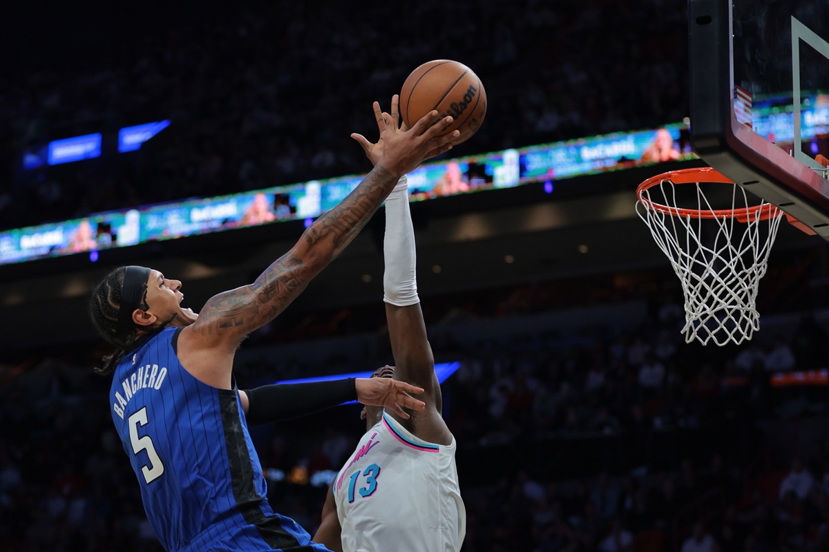 Paolo Banchero (Magic) contre Bam Adebayo (Heat)