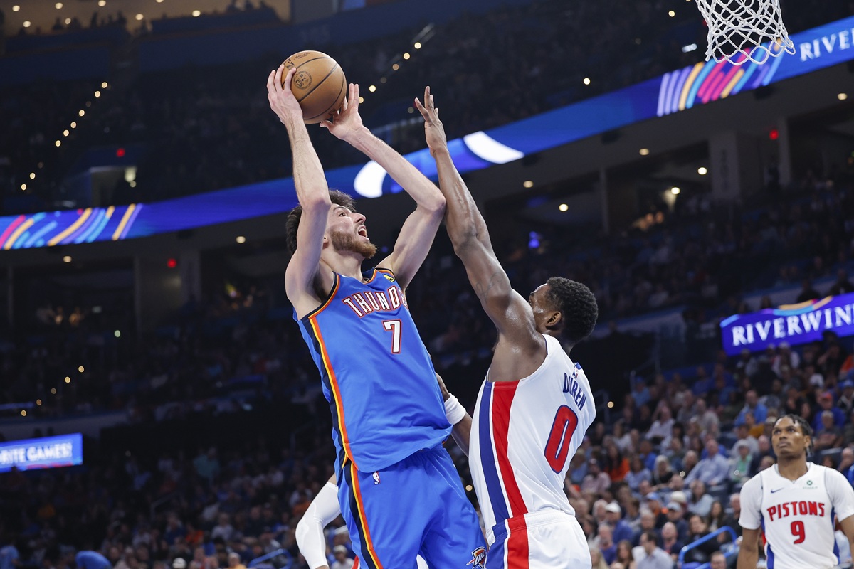 Chet Holmgren (Thunder) face à Jalen Duren (Pistons)