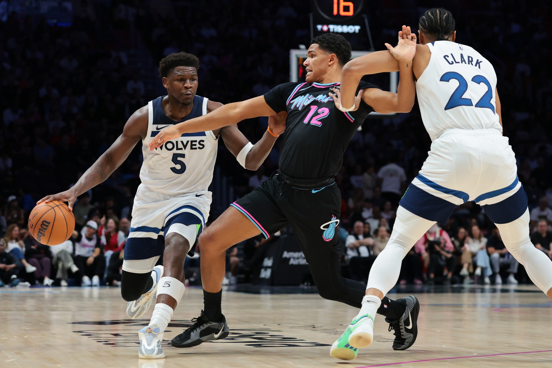 Anthony Edwards et les Wolves