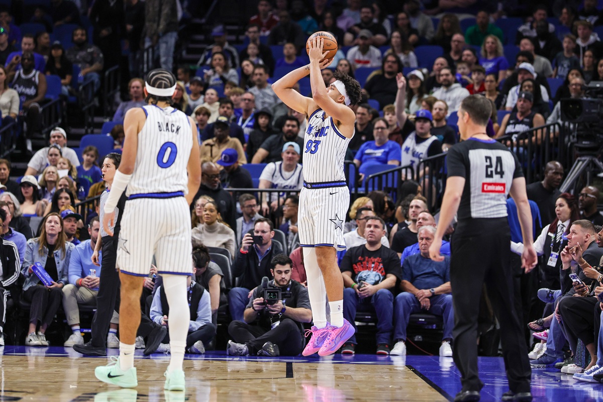 Noah Penda (Magic) contre les Pelicans