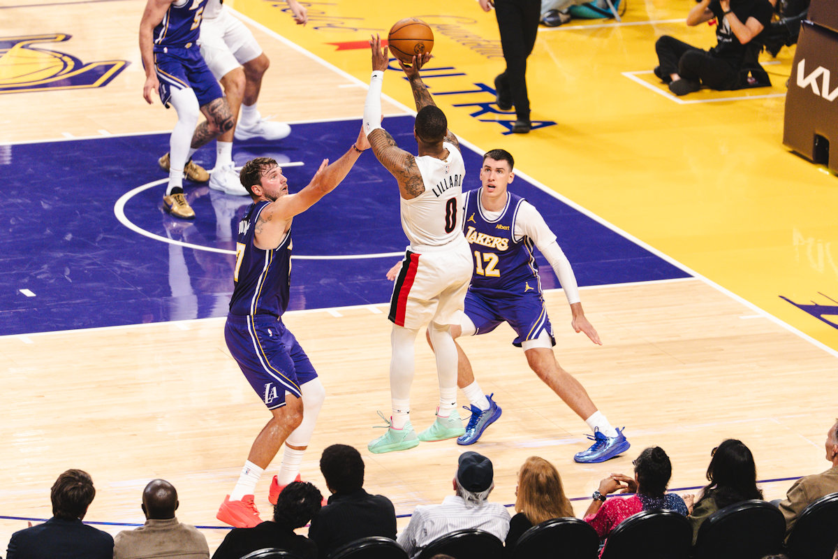 Damian Lillard refroidit les Lakers au bout du suspense